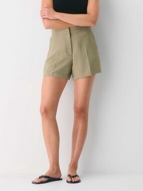 Aritzia The Limitless Short Curve-Fit Mid-Thigh Crepette Olive Green $98 Sz 6